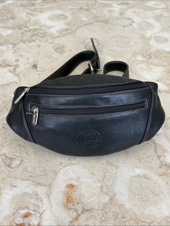 Roots Handbags - Roots Canada Black Leather Trinity Unisex Belt Bag - As New Condition